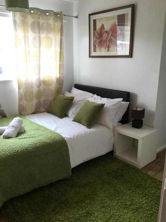 4 Bed House Next To Basildon Town Centre 빌라 외부 사진