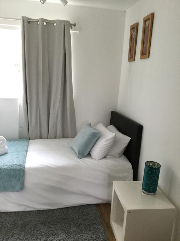4 Bed House Next To Basildon Town Centre 빌라 외부 사진